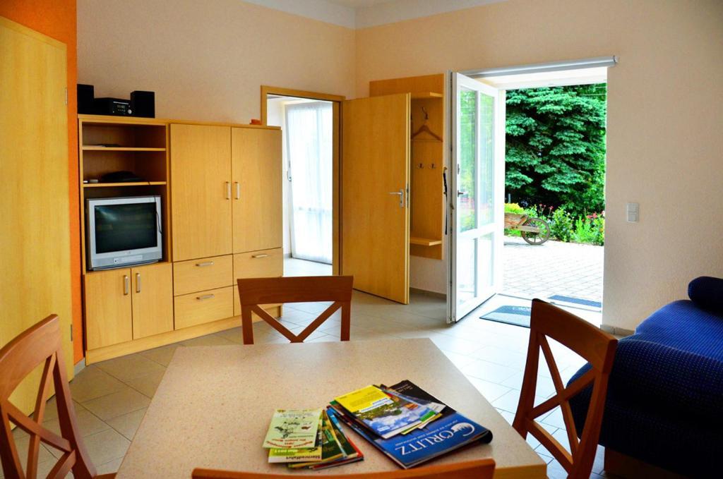 Weißenbergフェリエンヴォヌンゲン ヴェイヒャー ホフアパートメント 部屋 写真