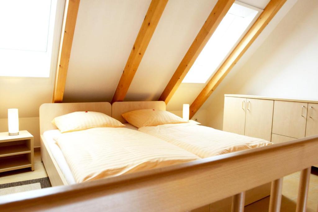 Weißenbergフェリエンヴォヌンゲン ヴェイヒャー ホフアパートメント 部屋 写真