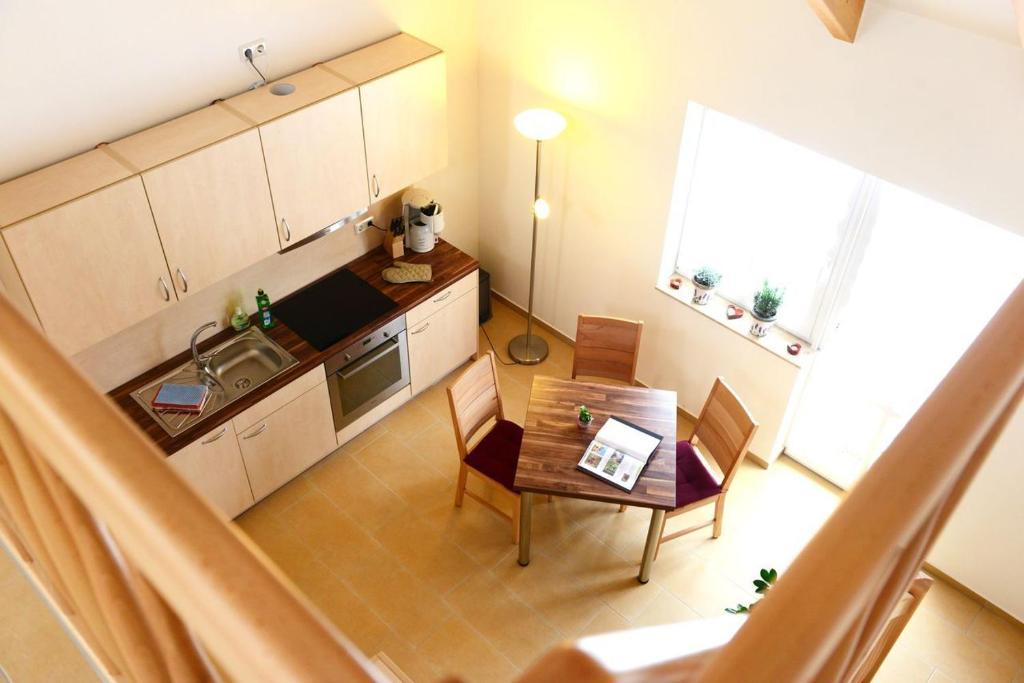 Weißenbergフェリエンヴォヌンゲン ヴェイヒャー ホフアパートメント 部屋 写真
