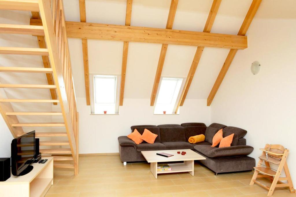 Weißenbergフェリエンヴォヌンゲン ヴェイヒャー ホフアパートメント 部屋 写真